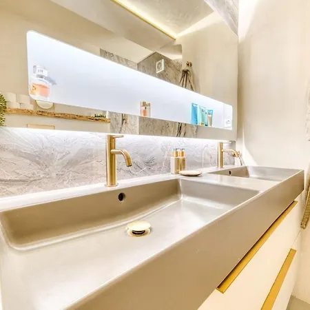 Apartman Luxury With Cinemaroom 600 Mtr From The