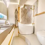 Luxury With Cinemaroom 600 Mtr From The شقة فوينخيرولا