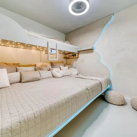 Apartment Luxury With Cinemaroom 600 Mtr From The *